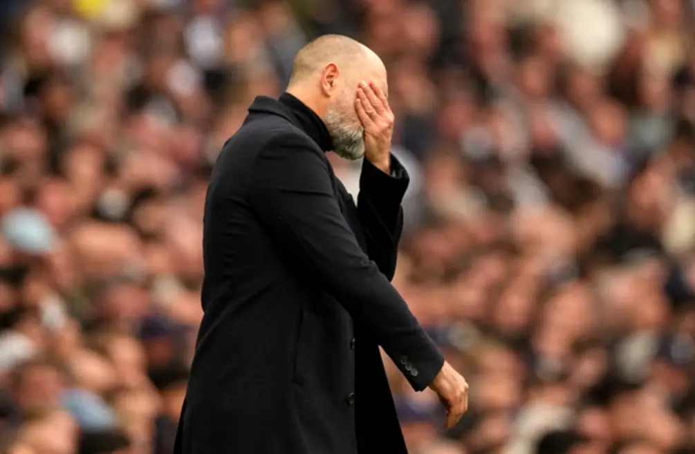 Huấn luyện viên trả lời họp báo sau trận trong bối cảnh áp lực truyền thông